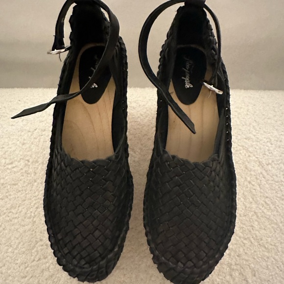 Free People clogs size 8 - Picture 3 of 9